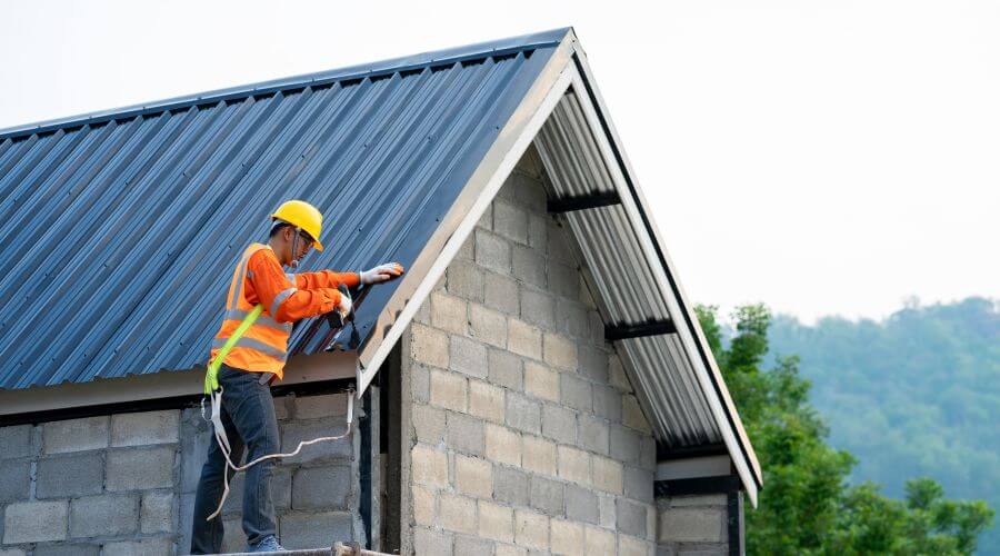Professional gutter cleaning in Mineral Springs, AR